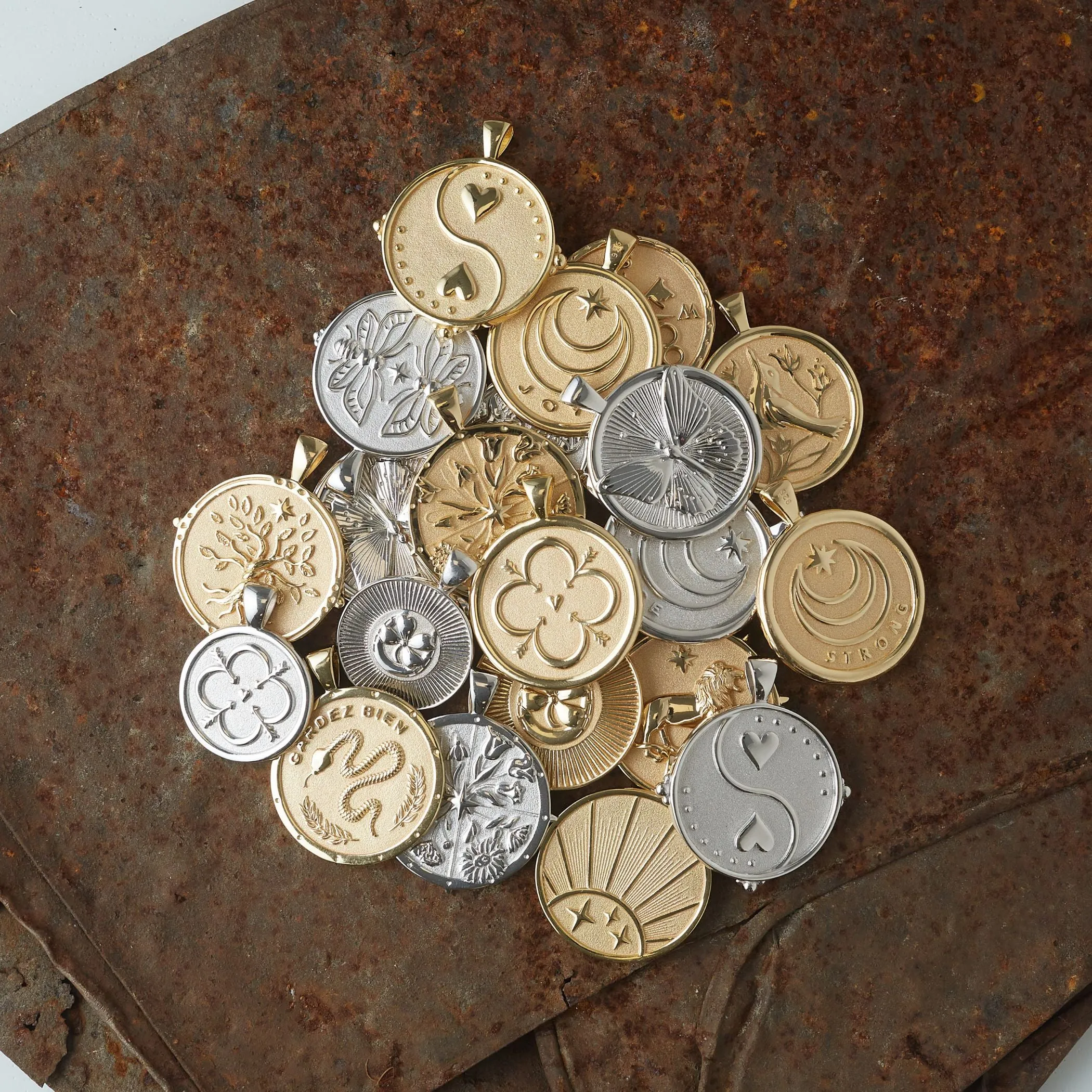 HOPE JW Small Pendant Coin in Silver
